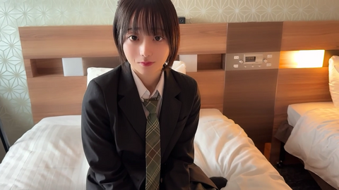 笑顔１００点満点のアイドル級美女１８歳　恥じらい赤面の人前で初オナニーから膣奥中出しまでの一部始終