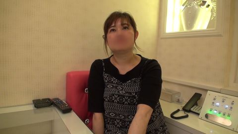 【五十路妻】ぽっちゃり脂肪たっぷり奥様。他人チンポで突かれて歓喜の絶頂イキ。