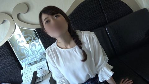 【ハメ撮り】ミステリアス熟女の濡れたマンコに勃起チンポを鬼ピスSEX。