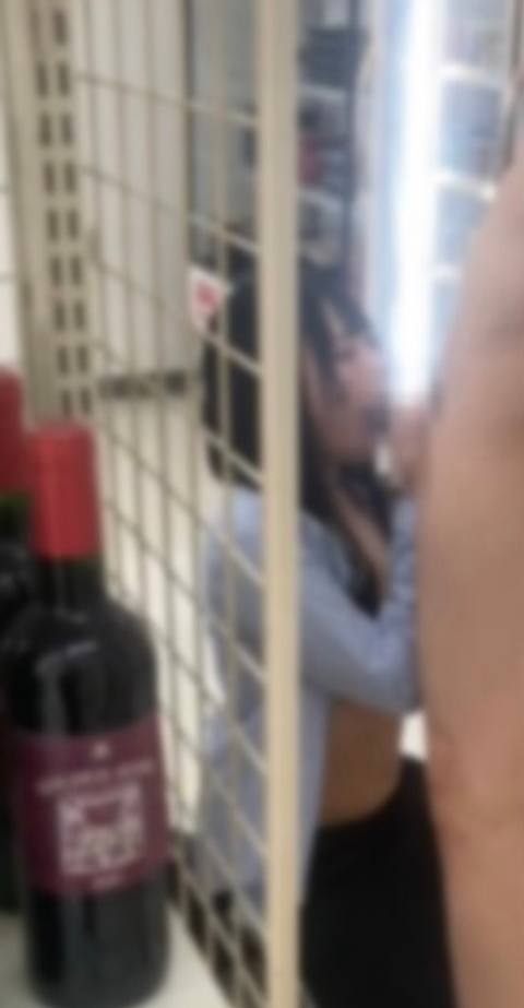 んっ営業中なんですけど…！深夜でお客さん来ないからすぐ終わるなら私もやってみたかったんですよね…勤務内容に潮吹きは入ってないよお、『みんなのどうぶつえん』