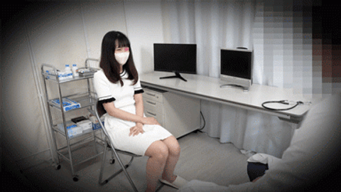 重新审视一名发育无胸罩女大，通过舔乳房和用手指插入M形开腿内裤达到高潮[业余/检查24]