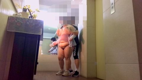 【無修正】爆弾巨乳の露出プレー初挑戦！公園、廊下、ベットセックス大祭り！(上編)