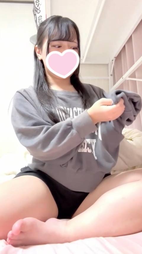 【無/本編顔出し】黒歴史再販。肉感溢れるコンカフェ嬢の乳首、マンコ共に感度良好なメス顔オナニーをカメラに記録した後世一生残る黒歴史確定の映像を公開する。