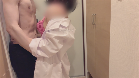 【玄関えっち】 えっちな下着を着た彼女に玄関で襲われてしまい、ドアを開けたままバックで生中出し♡