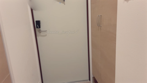 【玄関えっち】 えっちな下着を着た彼女に玄関で襲われてしまい、ドアを開けたままバックで生中出し♡