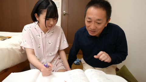 【黒髪・清楚】色白やわ肌貧乳ﾂﾙﾍﾟﾀが自慰行為に夢中に…　1/3