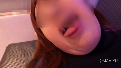 【素人／個人撮影】大股ひらいて舌出しオナニー