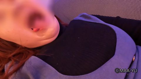【素人／個人撮影】大股ひらいて舌出しオナニー