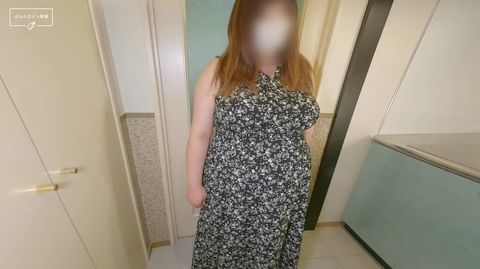 彼女のお腹はまるで果実が熟すように膨らみ、その重さと温もりが彼女の身体全体を支配しているかのようでした