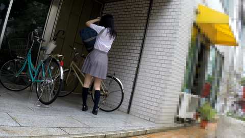 【**】チャリ通**のあとをひたすら尾行　エッチな太ももがいっぱい撮れました♪