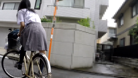 【**】チャリ通**のあとをひたすら尾行　エッチな太ももがいっぱい撮れました♪