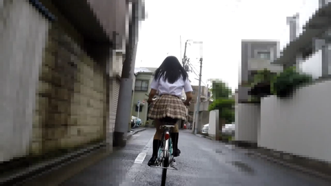 【**】チャリ通**のあとをひたすら尾行　エッチな太ももがいっぱい撮れました♪
