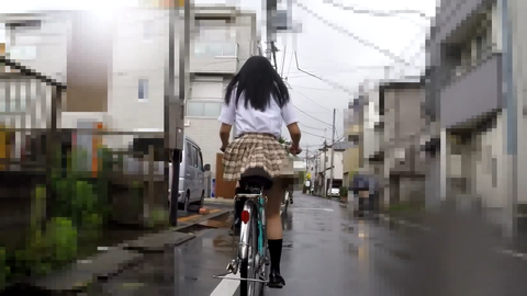 【**】チャリ通**のあとをひたすら尾行　エッチな太ももがいっぱい撮れました♪