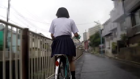 【**】チャリ通**のあとをひたすら尾行　エッチな太ももがいっぱい撮れました♪