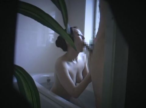 家庭内**投稿　巨乳の嫁を風呂場で実*に寝取らせてみた…　巨乳妻２名