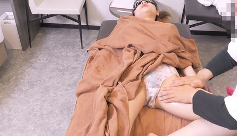 超美巨乳OLを性感開発。鬼畜変態整体師によるオチ〇ポ挿入付き性感マッサージ90分2万コースを実録収録。