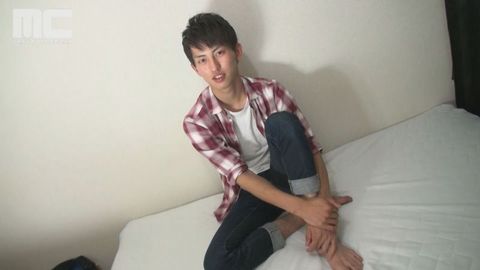 【密室撮影 ノンケの隠された本性 】彼女の人数より女とヤった人数の方が多い超爽やかイケメンがギャラ目的で性処理部屋に来て、変態ゲイに喰われる！