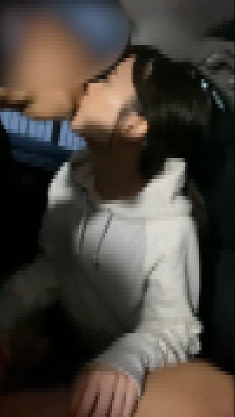 【個人撮影】清楚系**大生の車内フェラ＆ディープキスで大量射精（美樹３回目）