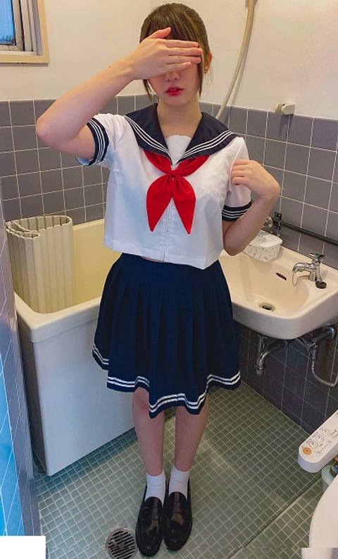 【**アイドル】**トイレフェラ● 握手の裏で太ヲタとのフェラ**　**◢アイドル（**スマホデータ）