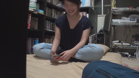 【無修正ｘ個人撮影】路上に座る素朴な***が***！ハメ撮りが趣味の男が家に連れ込みパイパン*に中出し撮影【♯泊まらせて】