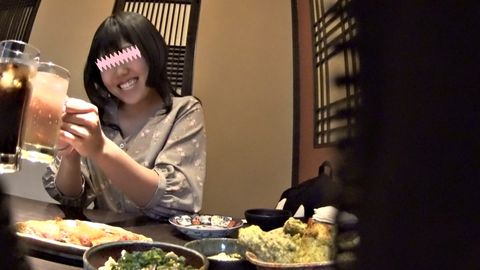 【無碼ｘ個人攝影】在並桌餐廳用餐結果來了一位性格開朗的可愛正*，聊著聊著情同意合直接到摩鐵瘋狂做愛超爽的！(字幕)