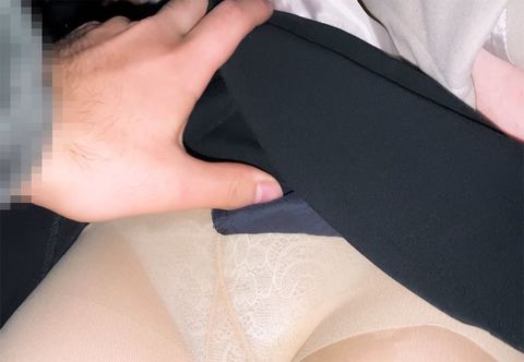 A mischief that brings the OL into the car. I peeled my eyes and ********. [Panchira/chest massage/c