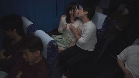 かなえ(20) **大生♥夜行バスの中でこっそりエッチしちゃいました