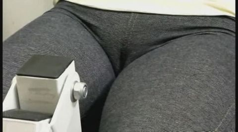 フィットネス中の奥さんの食い込みスパッツを凝視すれば貴方は変出者で出禁になるそうですｗ　05