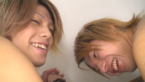 ホスト2人のケツを並べて変態尻遊び！！
