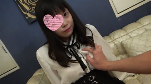 18歳なりたての天真爛漫な**。成熟したカラダを舐め回し柔らかいハリのある美乳に暴発発射。 初めての生チンポの快感に腰をくねらせ大量潮吹き、可愛い声で喘ぎまくり最後は大量中出し。