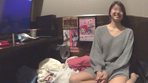 【無修正ｘ個人撮影】貧困女性・ネットカフェ難民の実態に迫る！ネカフェ在住のキャバ嬢にインタビューと偽ってエッチなことさせてもらった【＃ネカフェ難民】