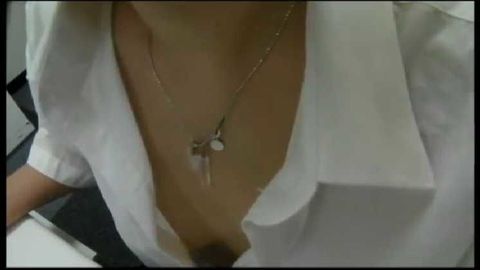 OLさんの無防備なブラウスの隙間からこぼれたコリコリ乳首****　SNS-461