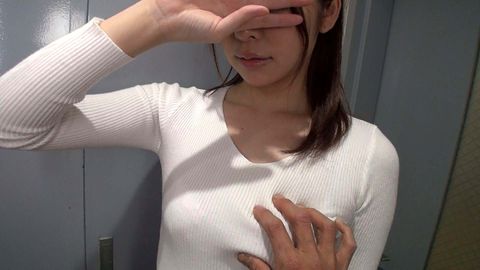 個撮)綺麗なお姉さんの大胆フェラ技【イクまで止めない亀頭集中ピストン】ノーハンドフェラで大量口内発射！