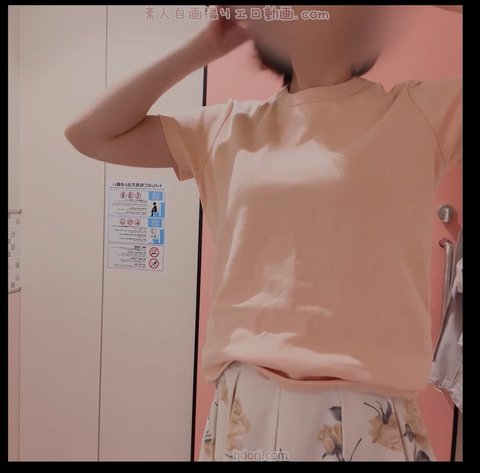 人が近くにいると思うとゾクゾク興奮する全裸マンズリ変態M女
