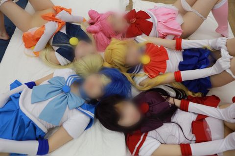 【美**戦士と大乱交】月に替わって6Pよ！夢のシチュで童貞くんのオチンポをお仕置き・複数フェラ・生ハメ・中出し・アニコスハーレム