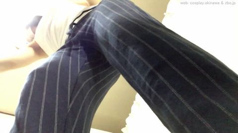 【自撮りカメラde投稿動画】新人モデルが昔に戻って制服着替えがヤバい（下から）