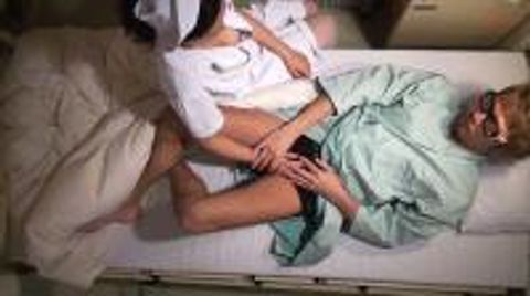 夜勤の熟女看護師とエロいことになった 04