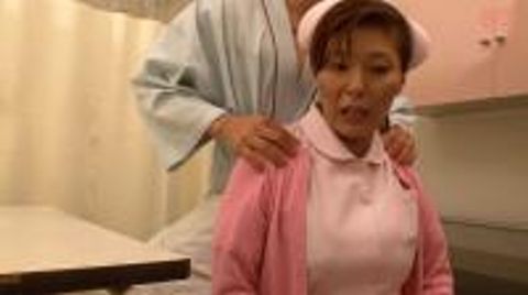 夜勤の熟女看護師とエロいことになった 08