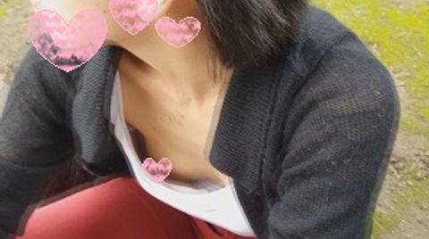 バイト先のコを胸チラ****　乳首ばっちり
