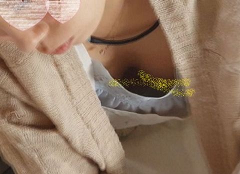 お掃除してるコのEカップおっぱい****　胸ちら