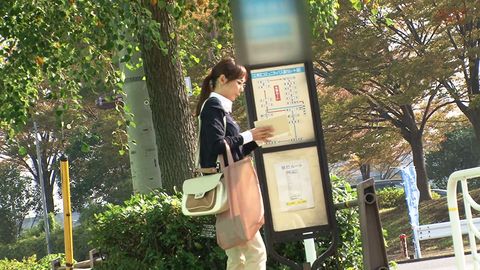 優先席付近で熟女を猥褻03
