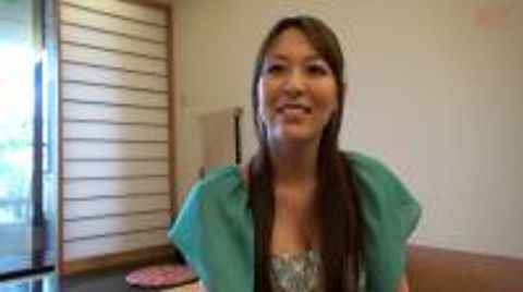 温泉地でついつい股がユルくなっちゃった人妻さんたち-13