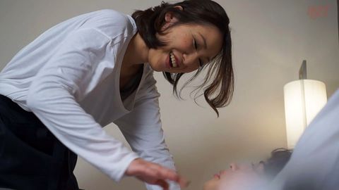 出張マッサージの美熟女をエロい気分にさせてセックス80