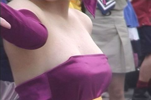 [ 個撮][HD]露出度ゲキアツ♡ヌケるきわどいコスプレイヤーｗクイコミ胸の谷間わきの下エロエロ♡