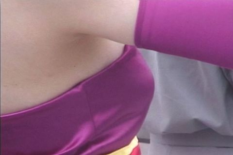 [ 個撮][HD]露出度ゲキアツ♡ヌケるきわどいコスプレイヤーｗクイコミ胸の谷間わきの下エロエロ♡