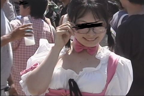 [ 個撮][HD]美乳コスプレイヤー！カメコのリクエストでポーズした胸の谷間ブラチラ超接写！