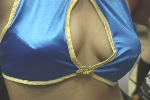 [ 個撮][HD] 超キュートなレイヤーぱつんぱつん胸の谷間ブラチラハイレグ股間パン線♡限界接写