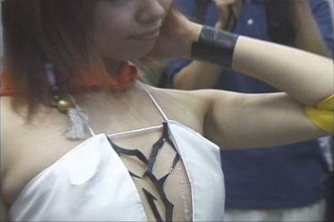 [ 個撮][HD] 超キュートなレイヤーぱつんぱつん胸の谷間ブラチラハイレグ股間パン線♡限界接写