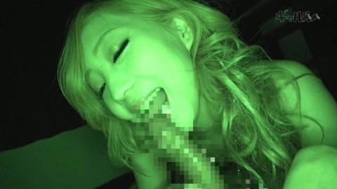 貧乳ギャルと暗がりの未室でセクロスしてみた
