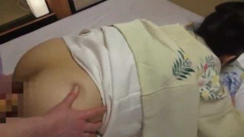 美人熟女のレズ宴！4組目